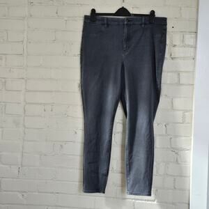 ​AE High Waisted Gray Dream Jeans┃ Super Stretch ┃ Size 18┃Skinny Leg